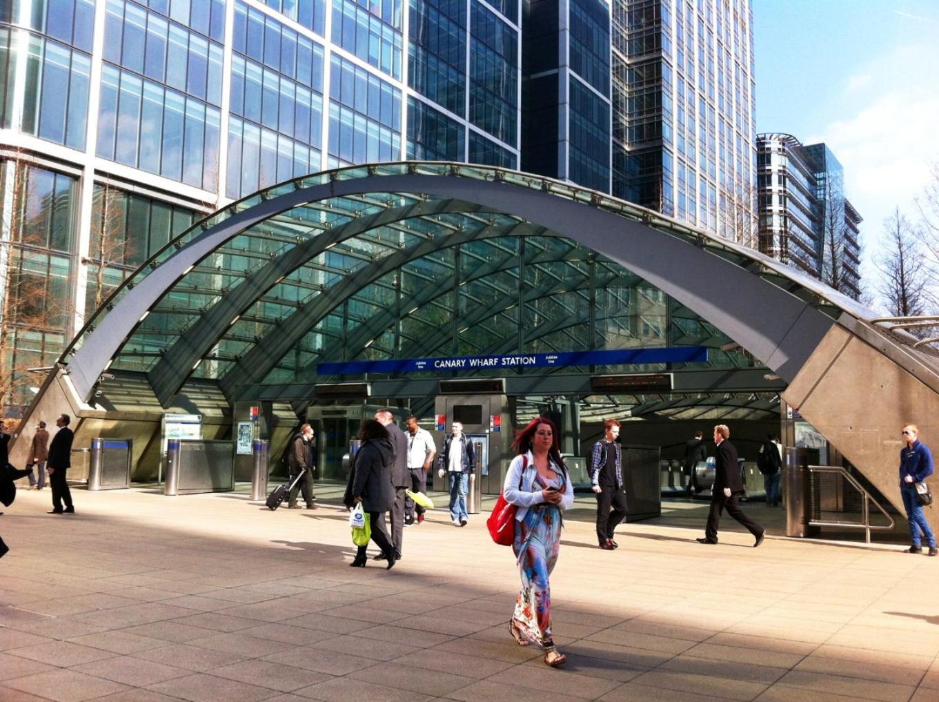 Apartment Canary Wharf - Spacious Near Excel Exhibition Centre, O2 Arena, Airport, Free Parking & Wifi *